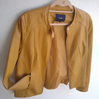 Cazadora Kiabi amarilla mujer