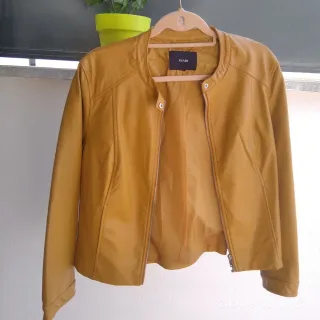 Cazadora Kiabi amarilla mujer