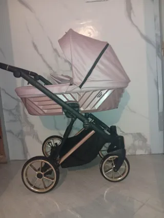 Carrito de bebé rosa