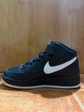 Nike Air Force 1 Mid '07 Negras