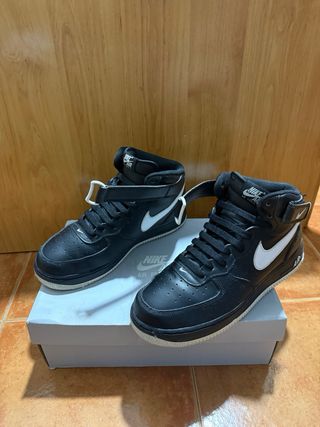 Nike Air Force 1 Mid '07 Negras