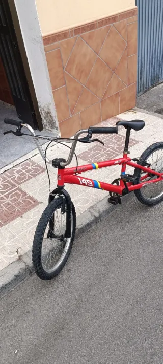 Bicicleta BMX Monty 149 Roja
