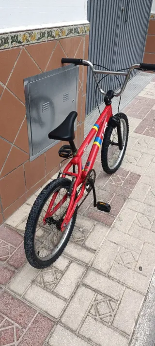 Bicicleta BMX Monty 149 Roja