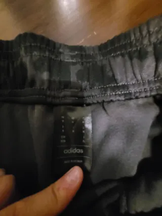 Pantaloni Adidas neri e grigi