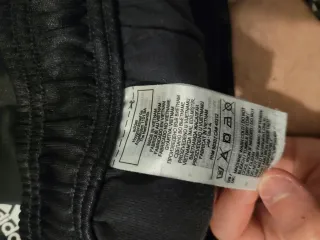 Pantaloni Adidas neri e grigi