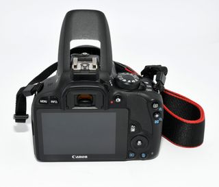 Cámara Canon EOS 100D + Lente 18-55mm