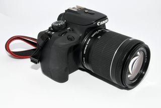 Cámara Canon EOS 100D + Lente 18-55mm