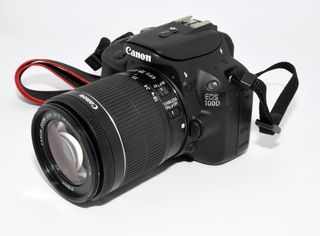 Cámara Canon EOS 100D + Lente 18-55mm