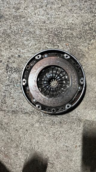 Volante bimasa y prensa 318tds