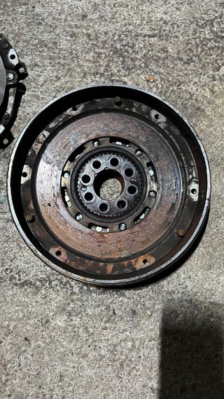 Volante bimasa y prensa 318tds