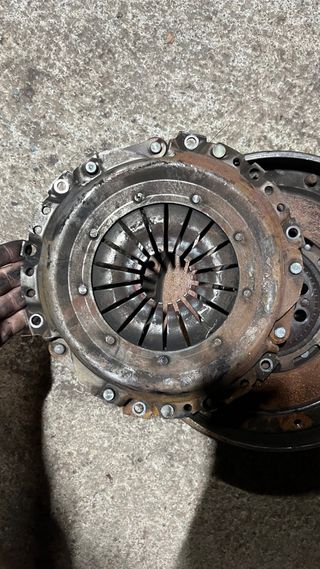 Volante bimasa y prensa 318tds