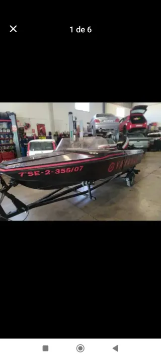 Barco Yamaha Negro y Rojo