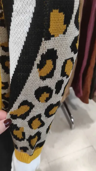 Jersey estampado animal print talla M