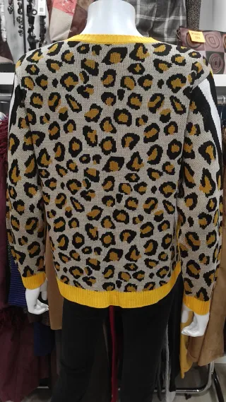 Jersey estampado animal print talla M