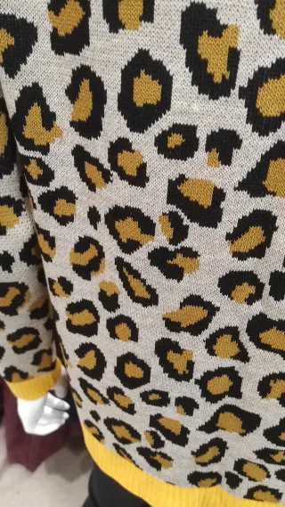 Jersey estampado animal print talla M