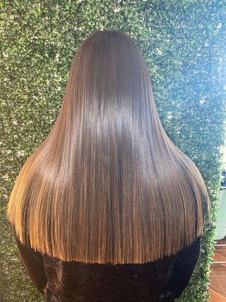Alisado permanente castaño