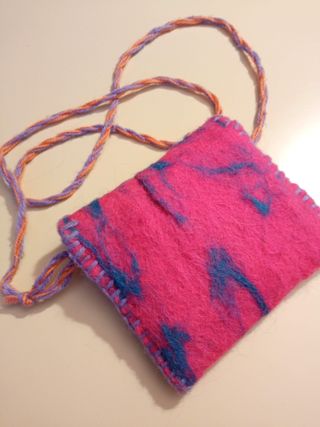 Bolso de fieltro hecho a mano