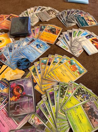 ETB Pokémon - Phantasmal Flames ABIERTA