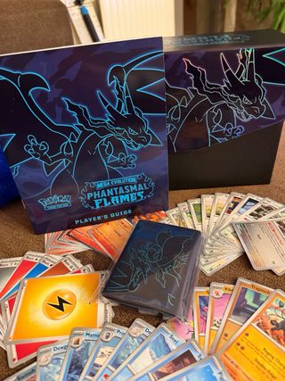 ETB Pokémon - Phantasmal Flames ABIERTA