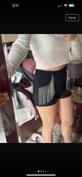 Shorts de fiesta con flecos plateados