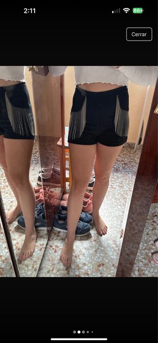 Shorts de fiesta con flecos plateados