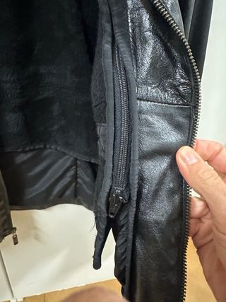 Chaqueta de piel negra