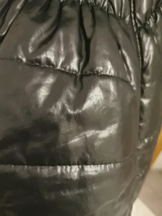 Chaqueta negra con cuello de pelo