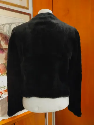 Giacca nera pelliccia di lapin zip asimmetrica