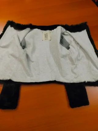 Giacca nera pelliccia di lapin zip asimmetrica