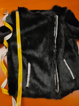 Giacca nera pelliccia di lapin zip asimmetrica