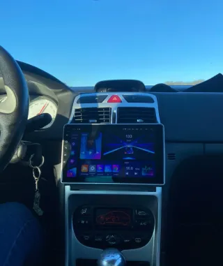 Rádio Peugeot 307 Android 14 com Carplay sem fios.
