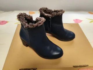 Botines azules con borreguito