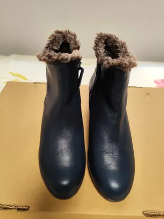 Botines azules con borreguito