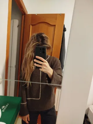 Jersey Zara marrón con ribete blanco