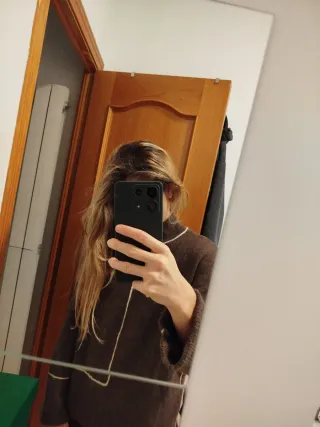 Jersey Zara marrón con ribete blanco