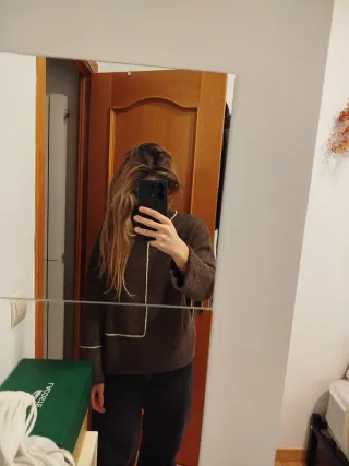 Jersey Zara marrón con ribete blanco