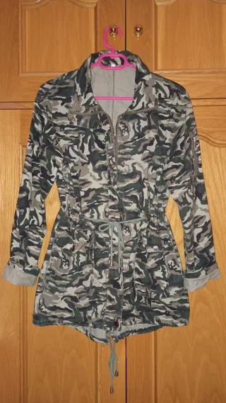 Chaqueta camuflaje mujer. Talla M.