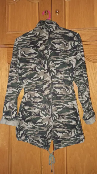 Chaqueta camuflaje mujer. Talla M.
