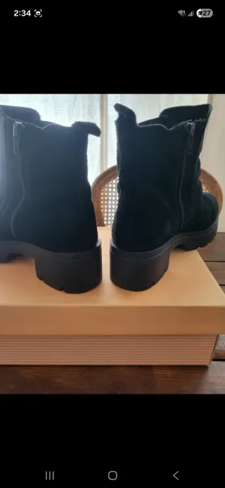 Botines negros de ante