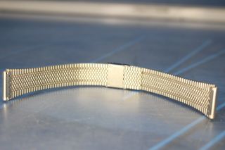 05. Correa acero inox. Armis, milanesa. 18 mm. Cierre tipo pulsera.