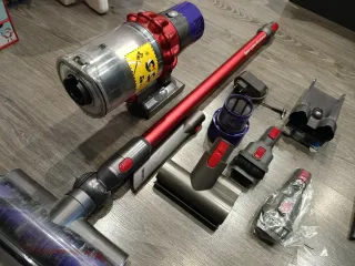 2 Aspiradoras Dyson V10 y V6 Mattress