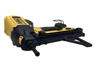 clavadora dewalt dgn845d1