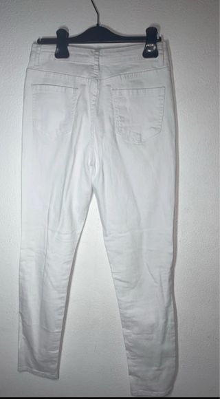 Jeans bianchi strappati