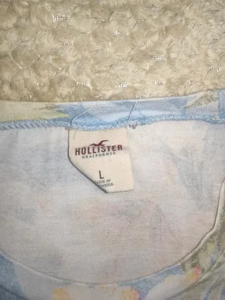Camiseta Hollister floral azul y rosa Talla L