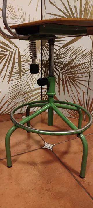 Silla Industrial Vintage Madera y Metal. Cotizadas