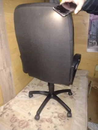 Silla de oficina negra