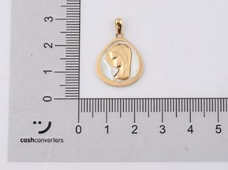 medalla oro 18k con piedra con nacar