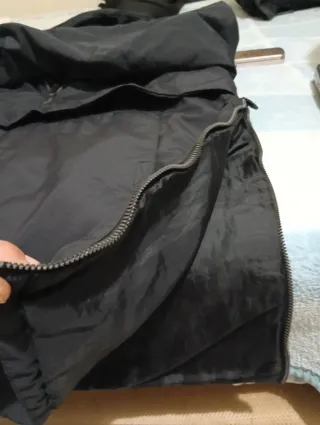 Abrigo con capucha negro hombre