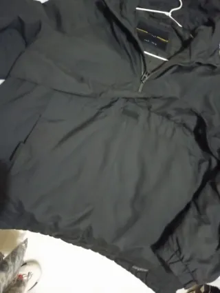 Abrigo con capucha negro hombre