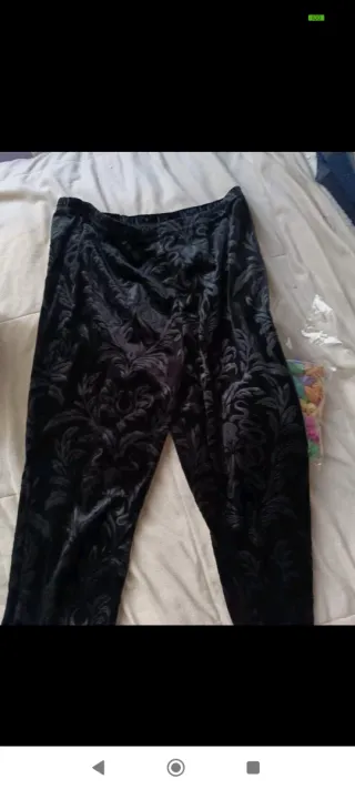 Pantalón campana terciopelo estampado
